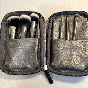 Beauty Pie travel brush set